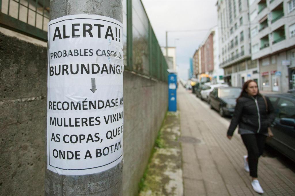 Carteles que alertan sobre los envenenamientos a mujeres con burundanga.