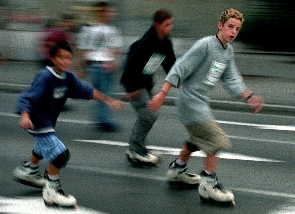 Carrera de patines. EFE/ A.D/ ANDREU DALMAU