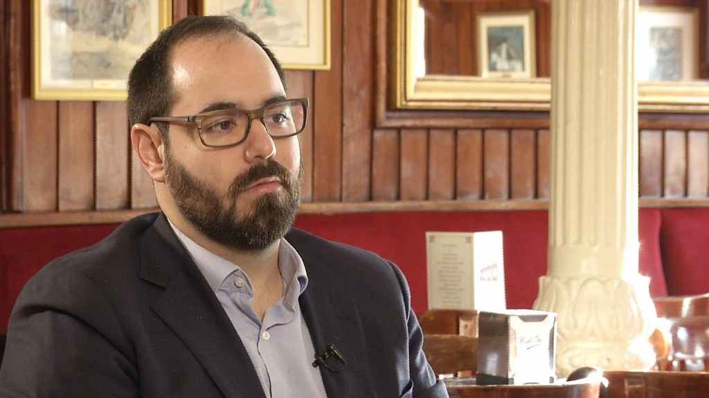 El Doctor Julio Ancochea entrevista al doctor Pedro Landete.