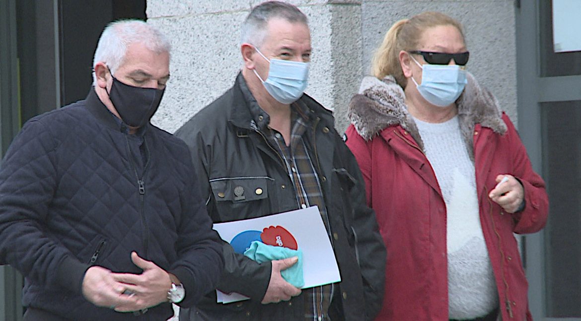 El Dr. Carlos Macaya Miguel en su despacho del Hospital Clínico Universitario San Carlos de Madrid.