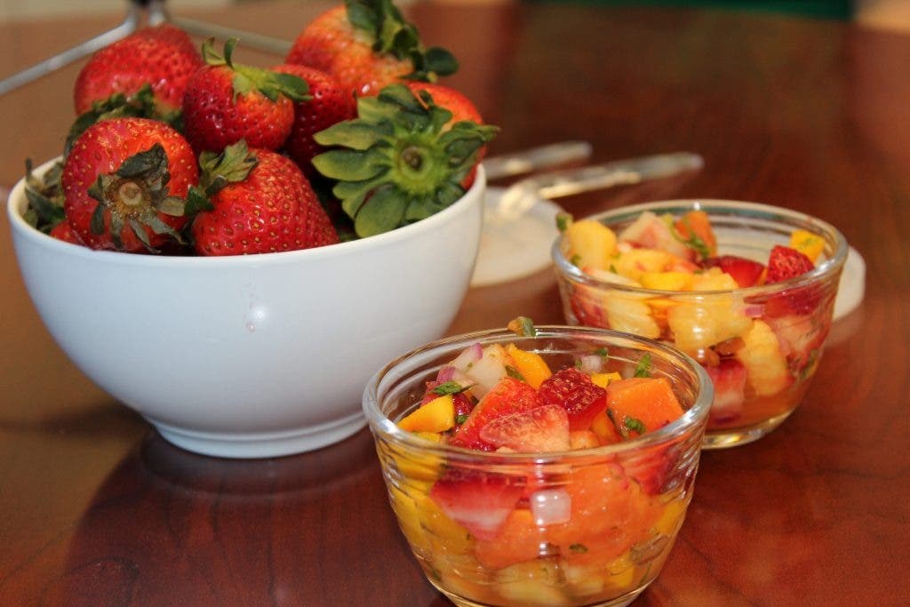 frutas primavera fresas