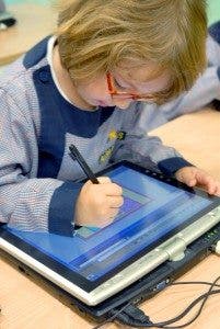 Niña con tablet