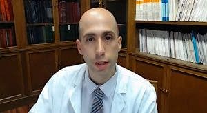 El doctor Álvaro Iglesias-Puzas, dermatólogo en el Hospital Clínico Universitario San Carlos de Madrid.