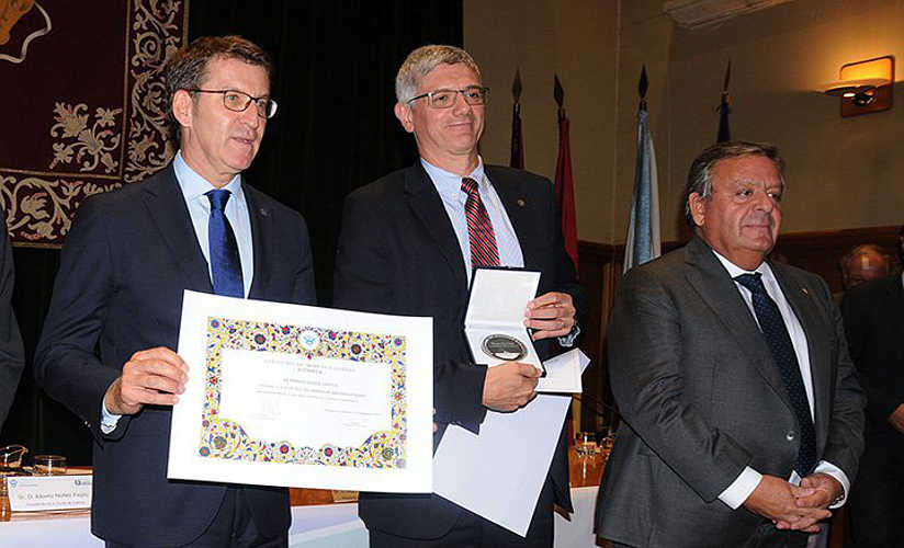 El presidente de la Xunta, Alberto Núñez Feijóo; el endocrino Bartolomé Burguera; y el neumólogo Julio Ancochea.