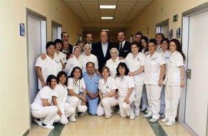 rey, equipo médico La Milagrosa El recibe el alta tras la operación de hernia discal