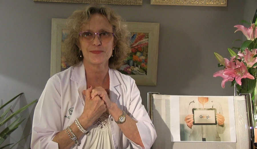 La doctora Carmen Sala y su colega el Dr. Google