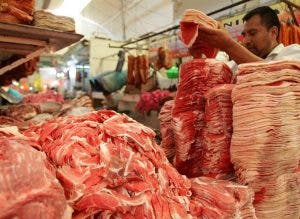 Venta de carne al por mayor en un mercado de Ciudad de México.