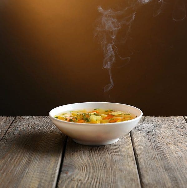 Los caldos son una fuente indispensable de vitaminas que sientan muy bien en invierno. Foto cedida IMEO