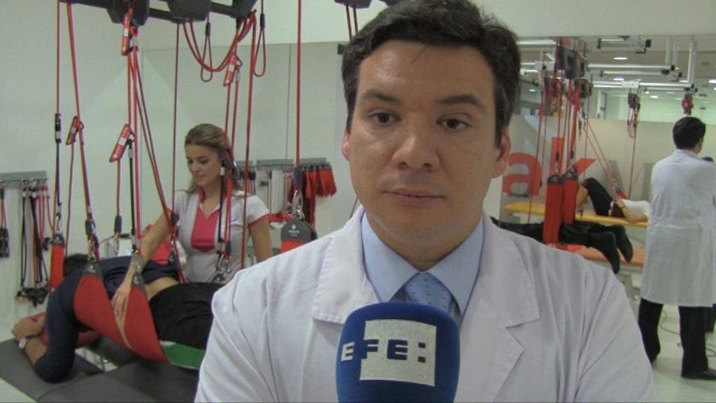 Fotografía del doctor Andrés Barriga, especialista en columna vertebral