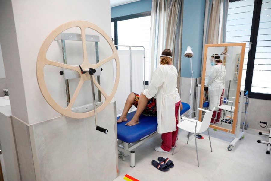 fisioterapia, fisioterapeuta, rehabilitación, sala, postcovid, secuelas, ejercicio