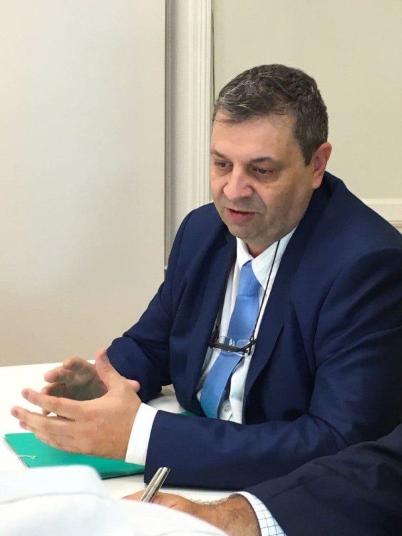 El profesor de la Facultad de Medicina de la Universidad Complutense de Madrid, Antonio López Farre, durante una entrevista con EFESalud. Imagen cedida