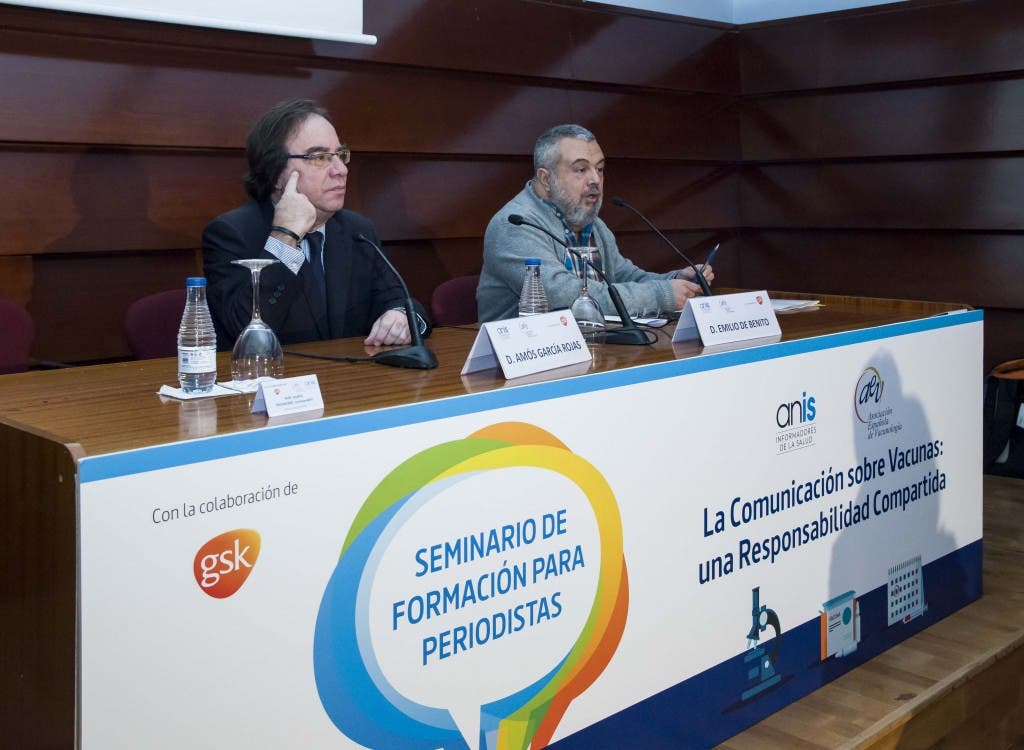 De izquierda a derecha, el Dr. Amós García, presidente de la AEV y Emilio de Benito, presidente de ANIS. Imagen cedida