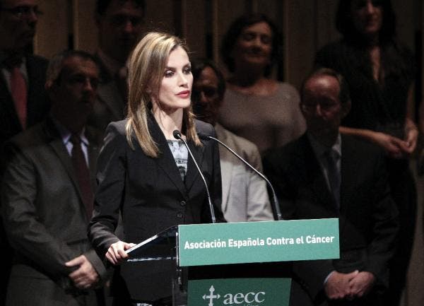 La Reina durante su discurso en el acto de la aecc. Efesalud.com