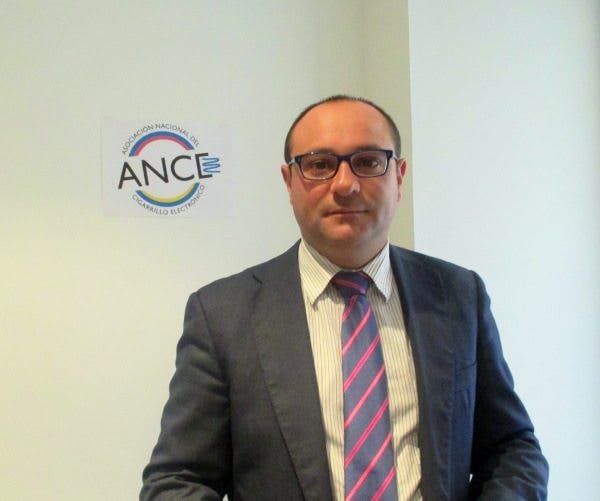 El presidente de la Asociación Nacional de Cigarrillos Electrónicos, Manuel Muñoz. Efesalud.com