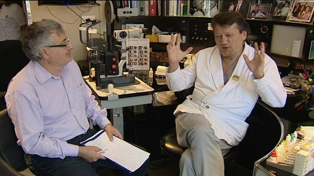 El doctor Rafael Barraquer con el director de EFEsalud, Javier Tovar. Efesalud.com