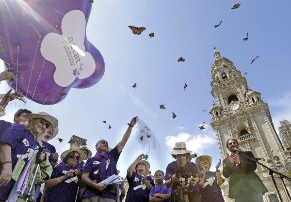 Un grupo de 35 pacientes con cáncer de tiroides sueltan mariposas tras caminar 112 kilómetros para reivindicar y dar voz a las personas que tienen algún tipo de enfermedad tiroidea, todo dentro de la campaña 'Voces en el Camino'. Efesalud.com