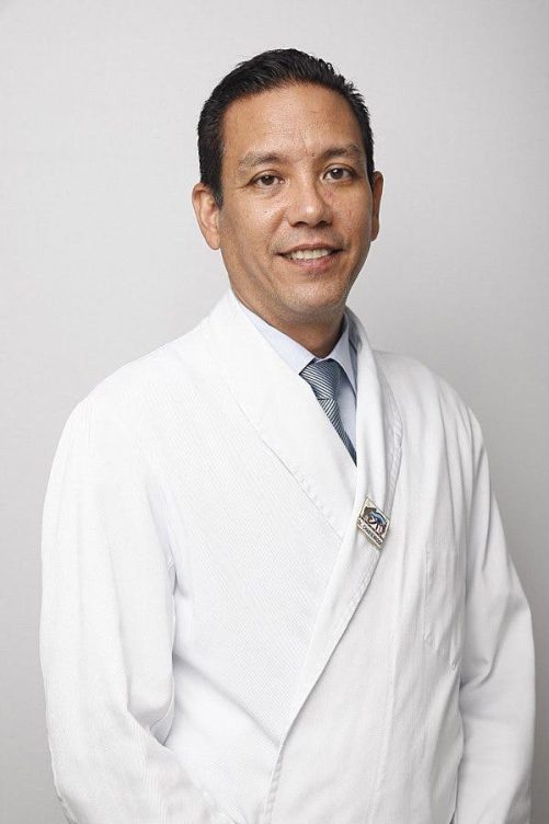 Imagen del doctor Charoenrook, del Centro Oftalmológico Barraquer. Efesalud.com