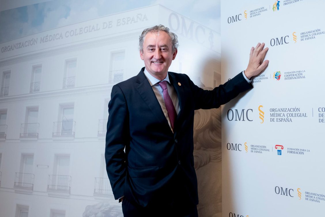 Tomás Cobo presidente de los médicos españoles