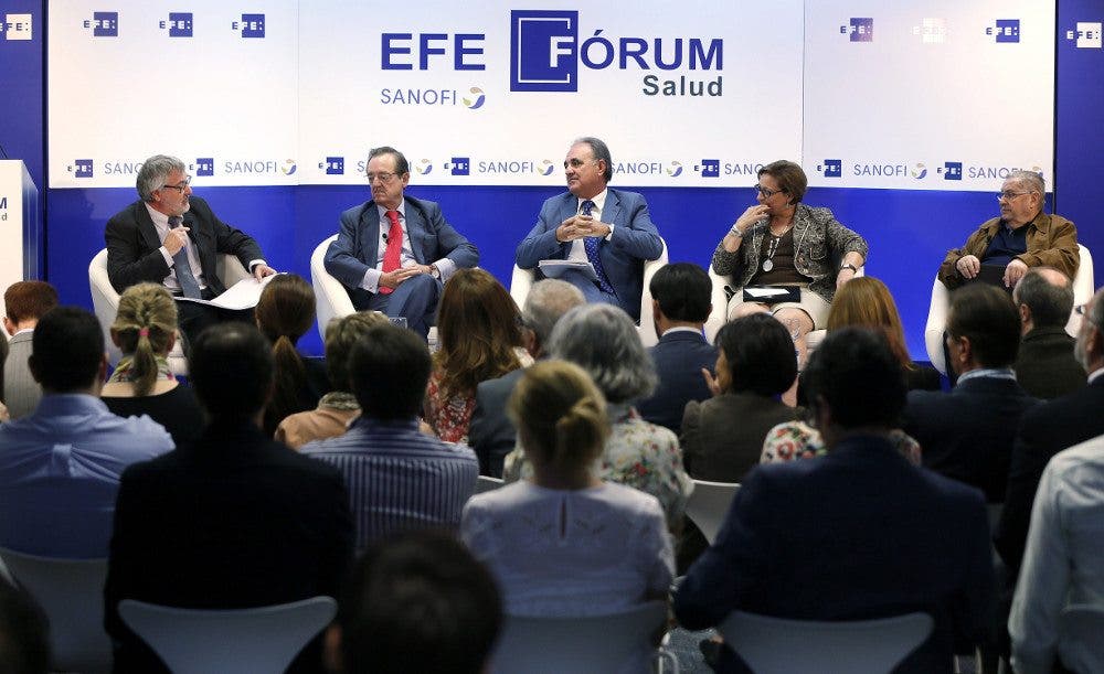 Los ponentes de EFE Fórum Salud seguidos antentamente por el público/EFE/Fernando Alvarado 