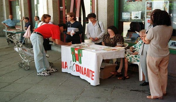 DIA DEL DONANTE.:EFE-CASTILLA Y LEON.LA HERMANDAD DE DONANTES DE SANGRE DE AVILA Y LA ASOCIACION DE ENFERMOS DEL RIÑON, ALCER, INFORMARON HOY A LOS CIUDADANOS, CON MOTIVO DEL DIA DEL DONANTE, SOBRE LA NECESIDAD DE LA DONACION DE ORGANOS.