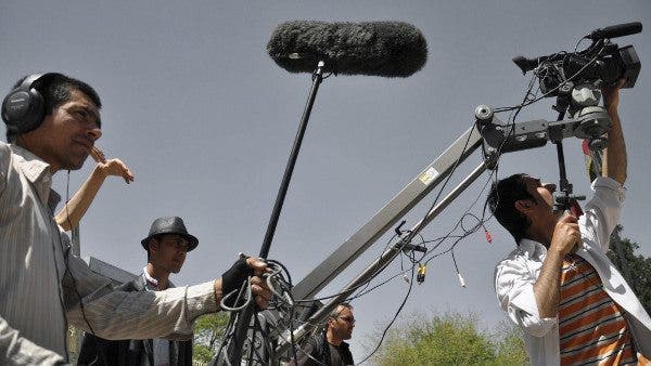 Micrófonos y cámaras de televisión. Efesalud.com