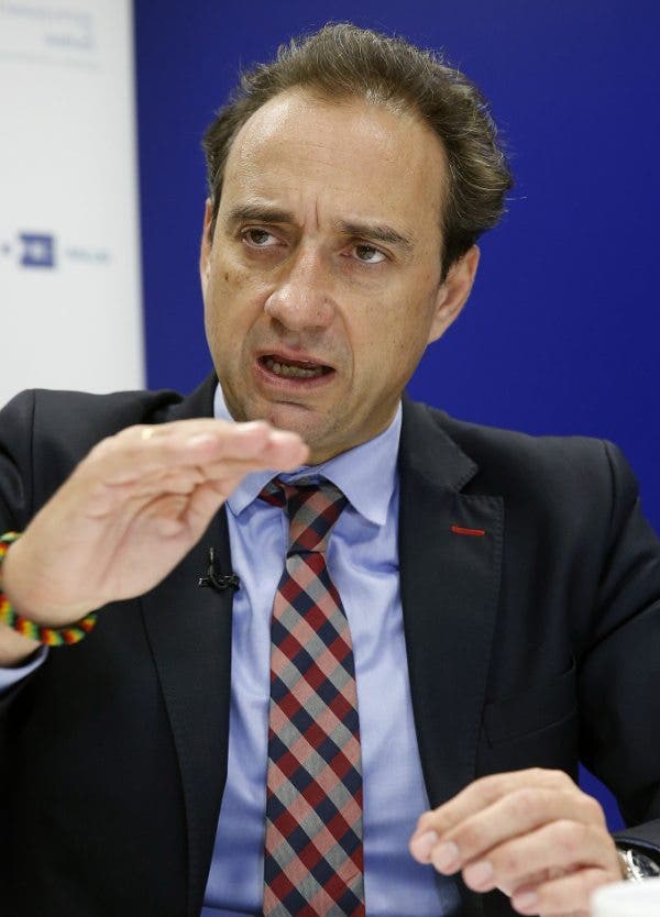 El doctor Rafael Arroyo en el debate Desayunos de salud sobre esclerosis múltiple. Efesalud.com