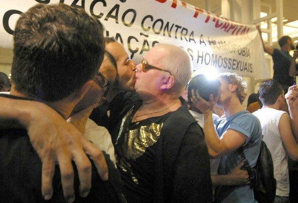 Casi la mitad de gays tienen relaciones sexuales ocasionales sin protección