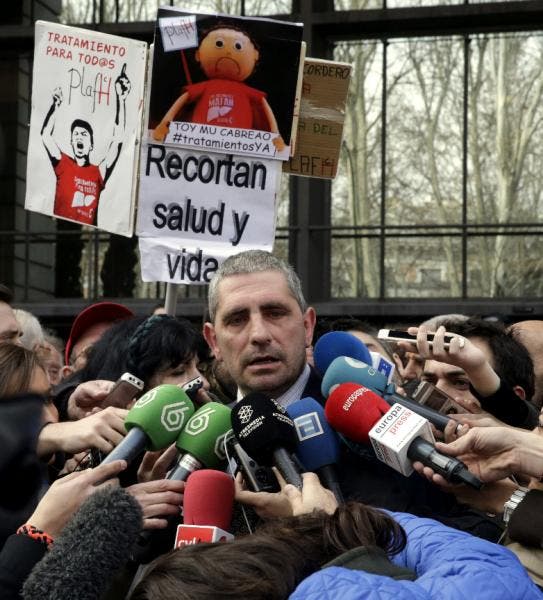 hepatitis C-sanidad-pacientes El presidente de la Plataforma de Afectados por la Hepatitis C, Mario Cortés, habla con los medios de información. Efesalud.com
