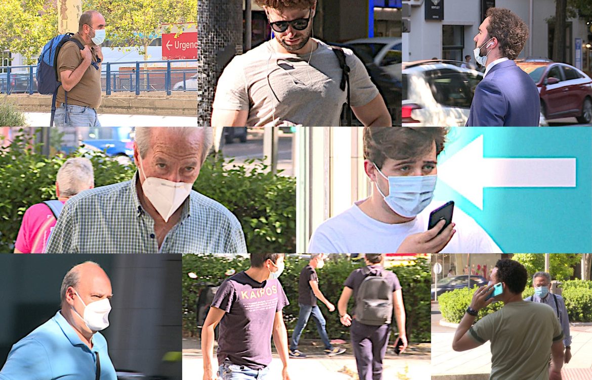 Un grupo de hombres en su vida diaria por las calles de Madrid.