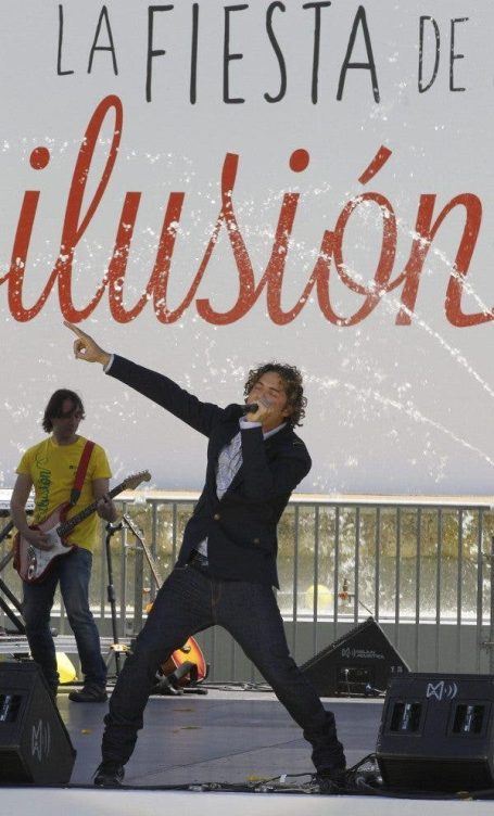 Actuación del cantante David Bisbal en la Fiesta de la Ilusión organizada por la ONCE en junio de 2013. Efesalud.com