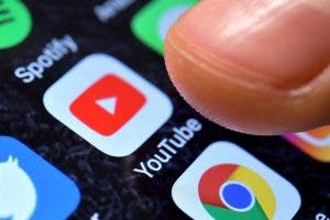 Youtube, pantalla, móvil, bulos, internet, aplicación, iphone,colon