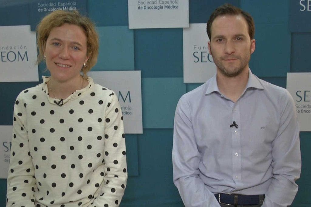 Los médicos oncólogos, Aitana Calvo y Guillermo de Velasco.
