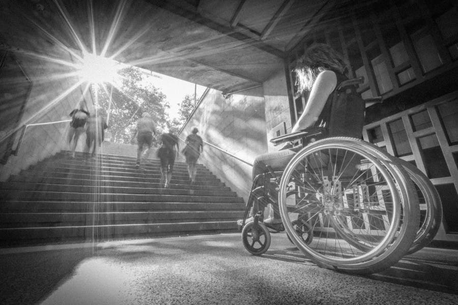 mirada, fotografía, imágenes, pacientes, enfermedades, graves, crónicas, certámen, cinfa, silla de ruedas, metro, escaleras