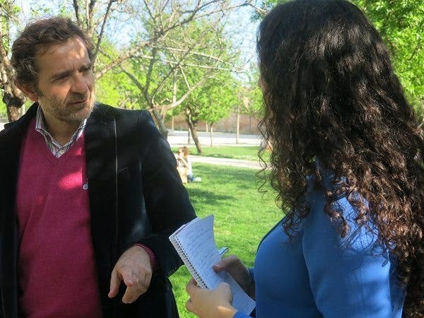 El periodista Nacho Bazarra con la redactora de EFEsalud Gemma Hernández. Efesalud.com