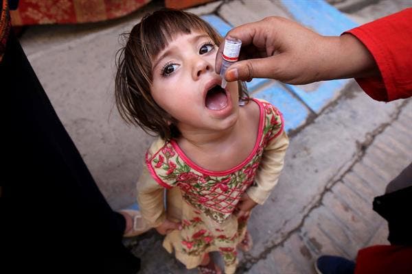 polio vacuna niña