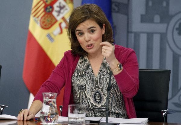 La vicepresidenta del Gobierno, Soraya Saénz de Santamaría, hace un gesto expresivo en la rueda de prensa tras el Consejo de Ministros. Efesalud.com