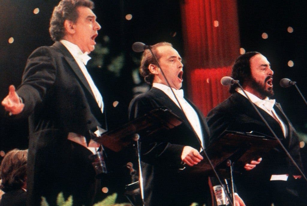 Londres, 06-07-96.-Los tenores Plácido Domingo, José Carreras y Luciano Pavarotti (de izda. a dcha.), durante el concierto que ofrecieron en el estadio londinense de Wembley, dentro de su exitosa gira mundial.