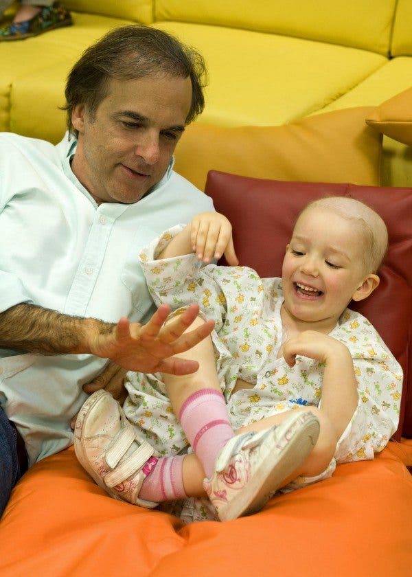 Paco Arango, director de la Fundación, Aladina, durante una de las tardes compartidas con los pequeños.