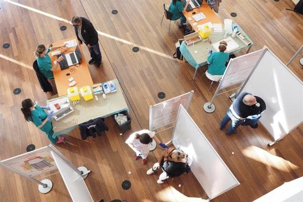 sociedades vacuna AstraZeneca