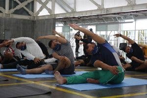 ejercicio físico, yoga, deporte, relajación, reuma, emociones, bienestar