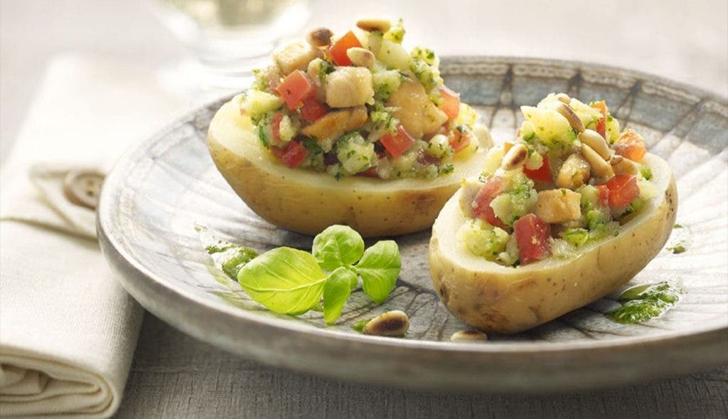 Patatas rellenas de pollo al pesto