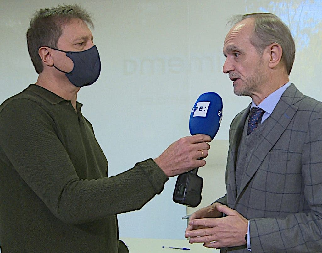 El periodista de la Agencia EFE, Gregorio del Rosario, entrevista al Dr. Eduardo López Bran El periodista de la Agencia EFE, Gregorio del Rosario, entrevista al Dr. Eduardo López Bran