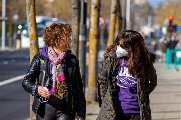 Mascarillas caras calle