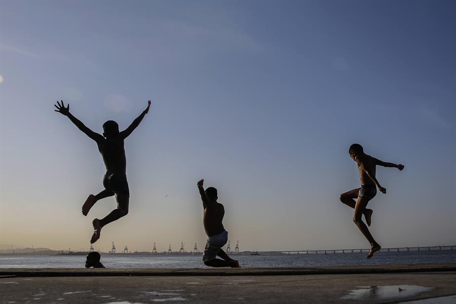 Baja el consumo de alcohol en la adolescencia
