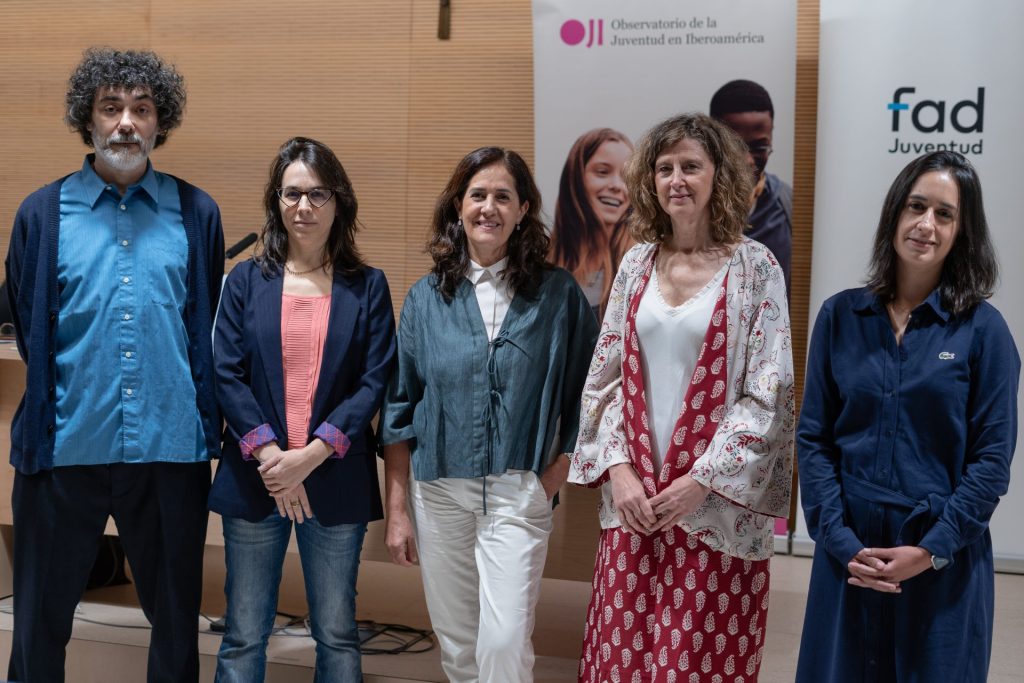estudio amistad jóvenes